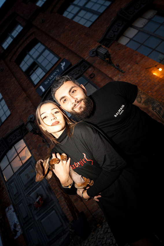 Właściciele studia No Mercy Żyrardów – Roksana tatuażystka oraz Karlen barber